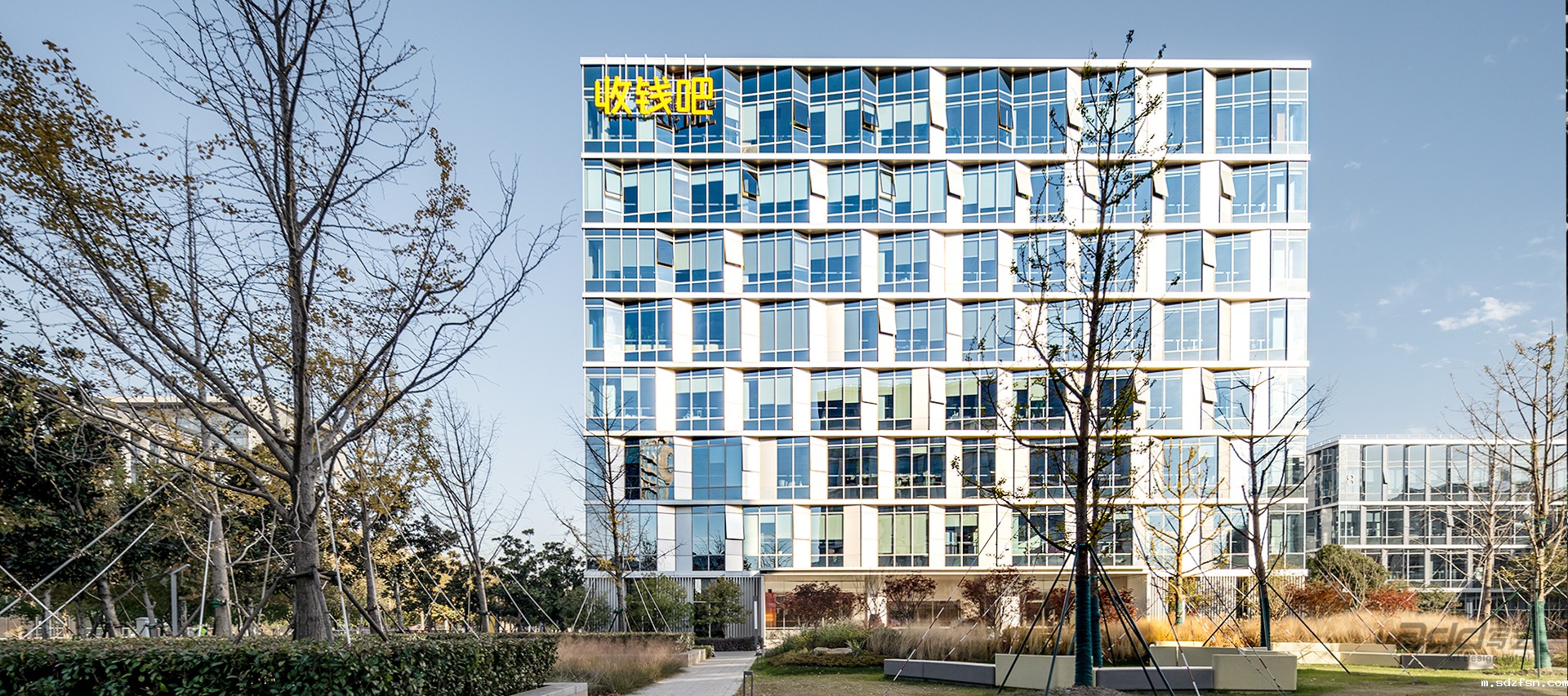 办公楼装修外景.jpg