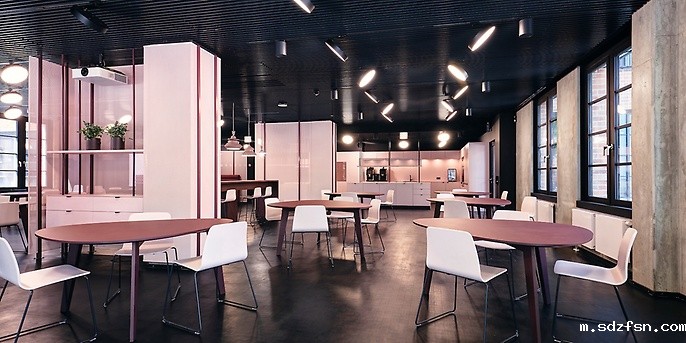 adesso-muc-raumkontor-bistro-totale-copyright-andreas-hoernisch_W686xH343_CUTOUT.jpg